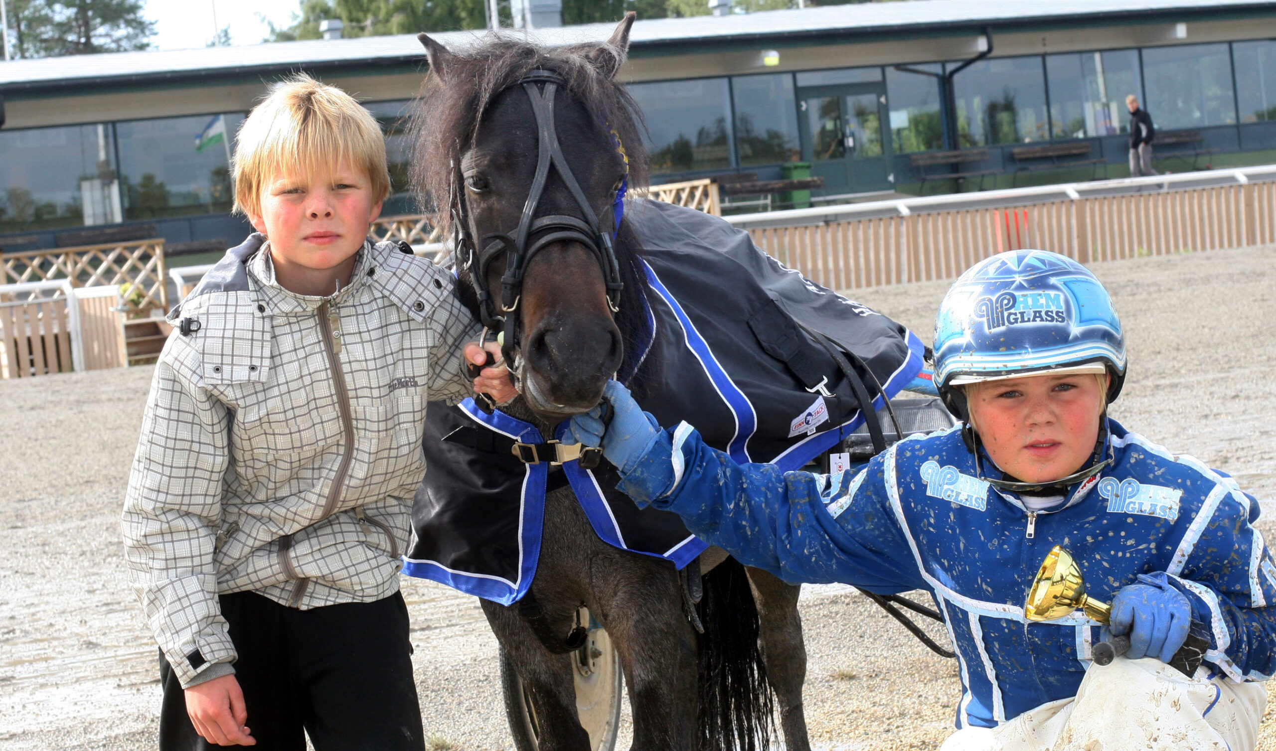 Bild “Allsvenska kuskchampionatet: Ingen semester för bröderna Djuse?”