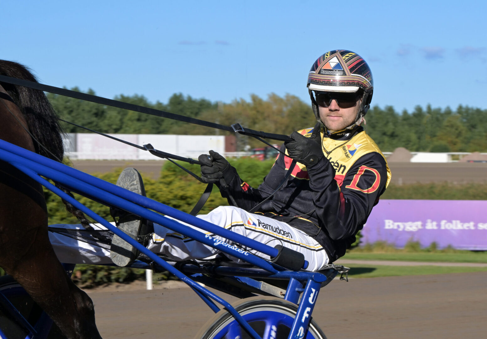 Allsvenska kuskligan: Mats E Djuse först till 10